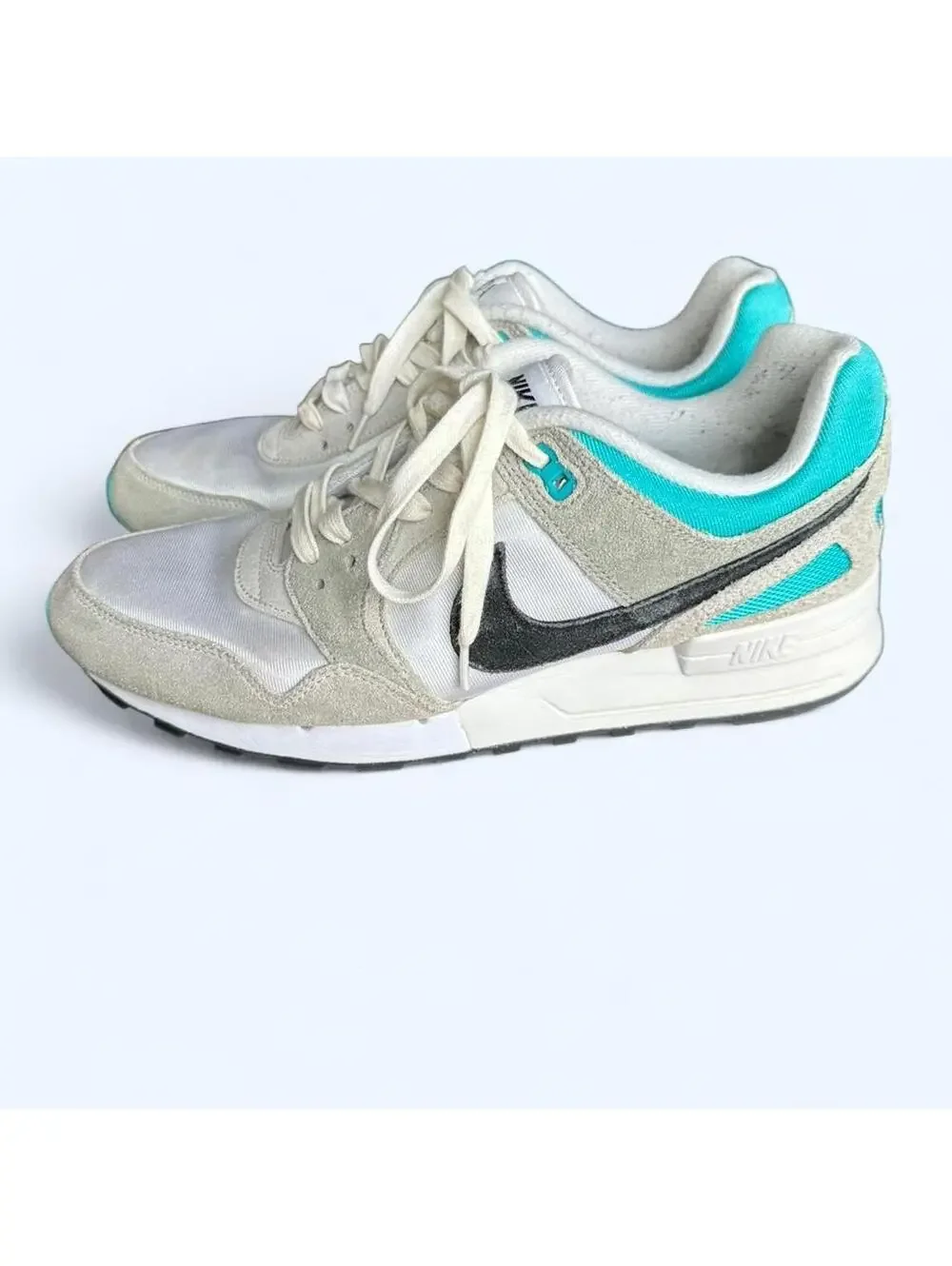 Nike Men's White and Cream Trainer